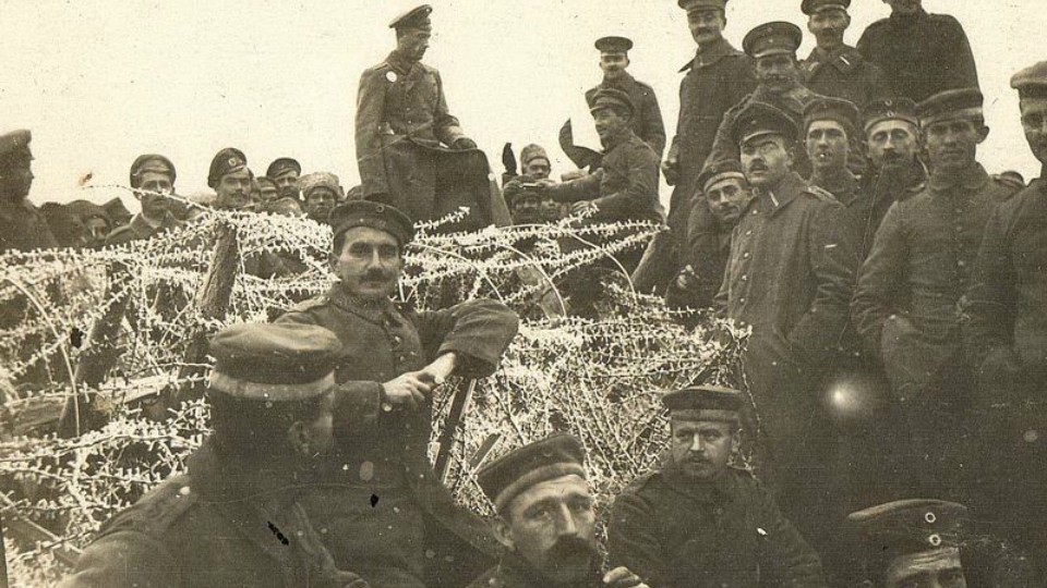 Christmas truce 1914. Рождественское братание 1914. Рождественское перемирие 1914 на Восточном фронте. Перемирие 1914 Рождество. Братание в первой мировой войне 1914.