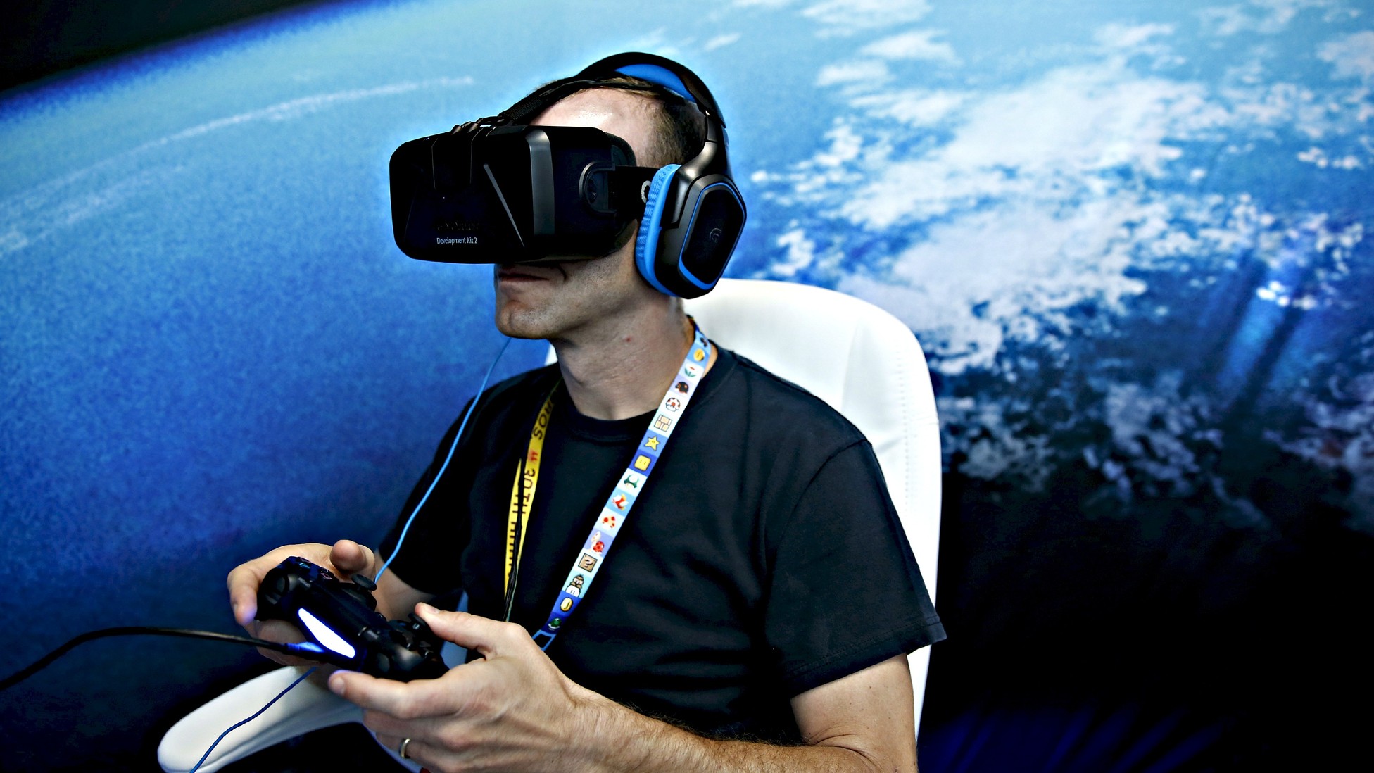 Видео реальность. Виртуальная реальность ректор. VR огонь. Видеоблогер на отдыхе (VR). Oculus