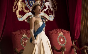 The Crown Season 3 Makes Elizabeth An Absent Queen The Atlantic