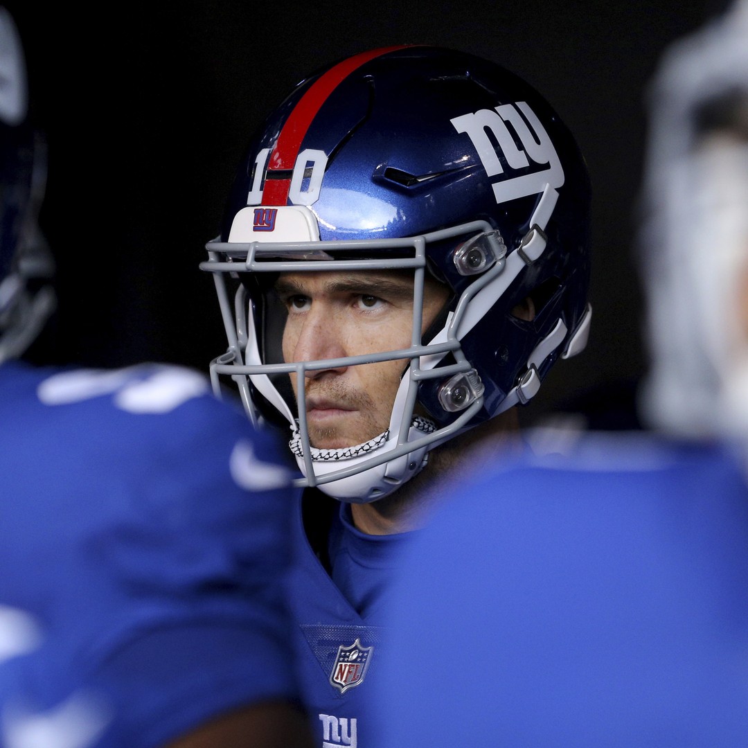 5 Greatest Moments of Eli Manning's Football Life 