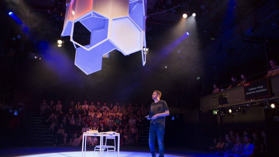 Rob Drummond quizzes the audience in 'The Majority' at London's National Theatre