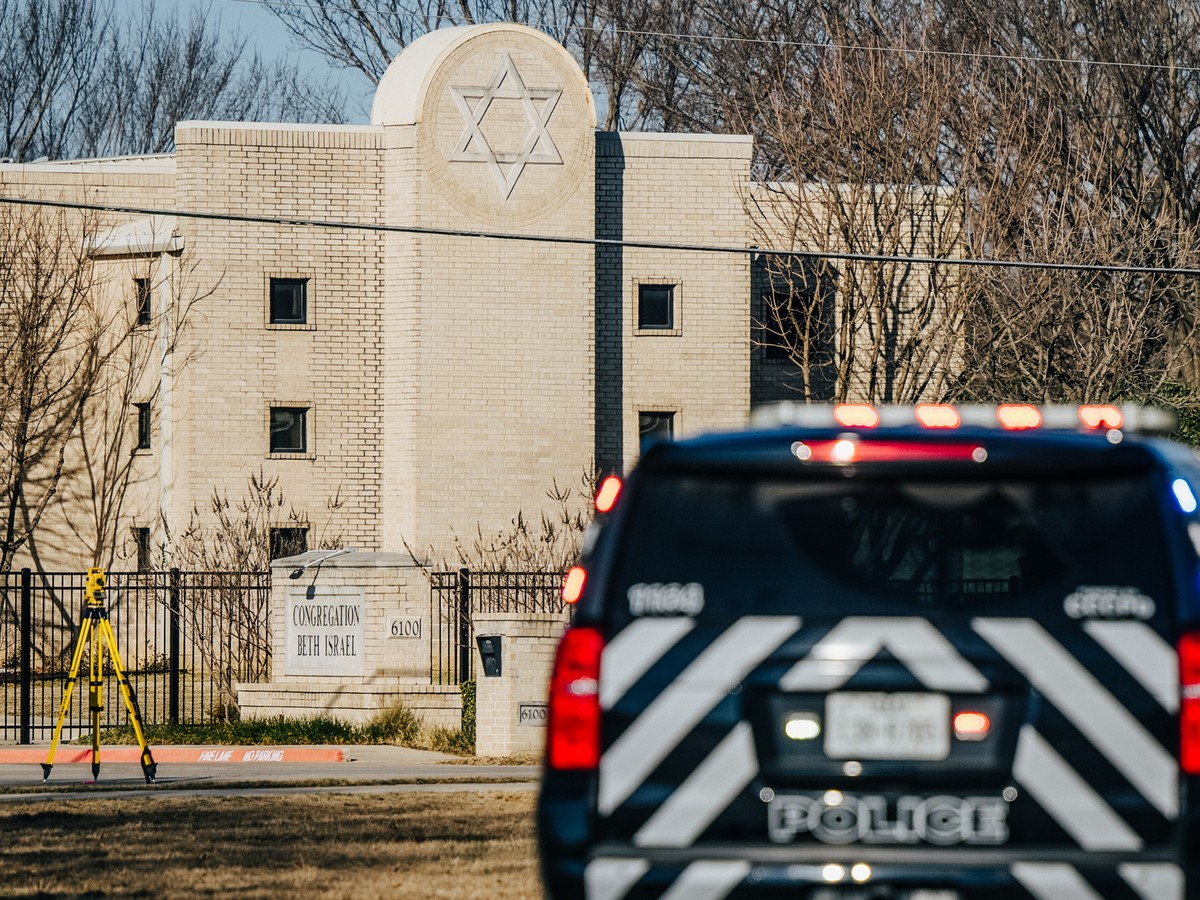 A Synagogue Shouldn't Be a Fortress - The Atlantic