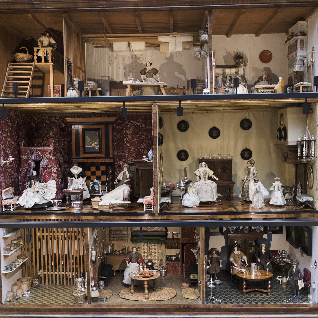 Old fashioned clearance dollhouse