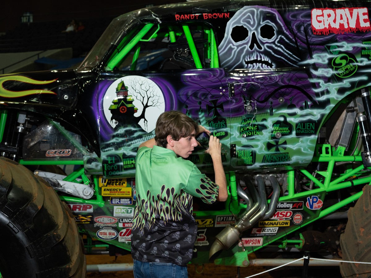 One-of-a-kind Custom Grave Digger Bed (Monster Truck / Monster Jam)