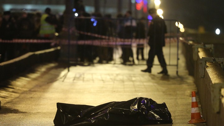 Russian police investigators stand near the body of killed Russian opposition leader and former Deputy Prime Minister Boris Nemtsov.