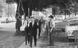 Opponents of school desegregation in Montgomery, Alabama