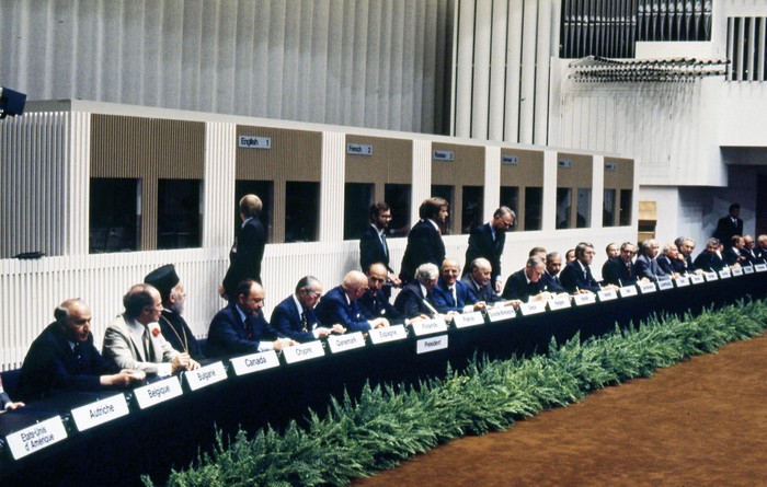 All 35 heads of state meet at the Helinski summit.