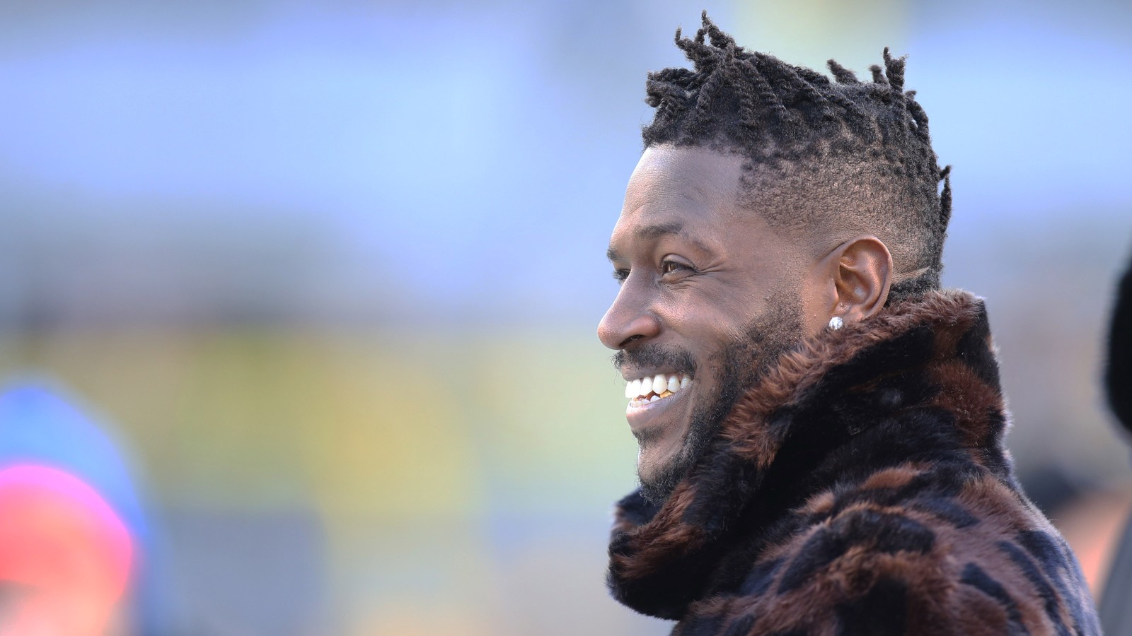 Steelers QB praises 'great teammate' Antonio Brown, who is