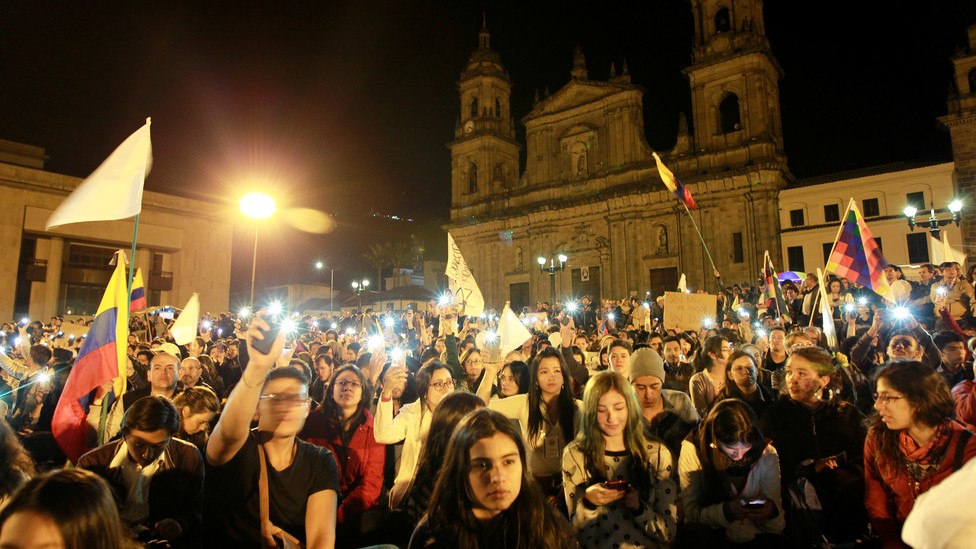 Supporters of the peace deal signed between the government and the FARC rebels gather at Bolivar Square during a march for peace in Bogota, Colombia, on October 20, 2016.