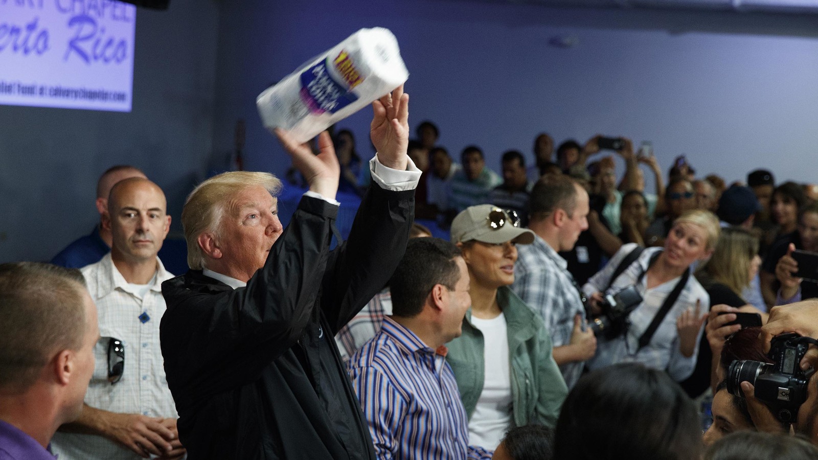 Dodger fans come to aid of Hurricane Maria victims