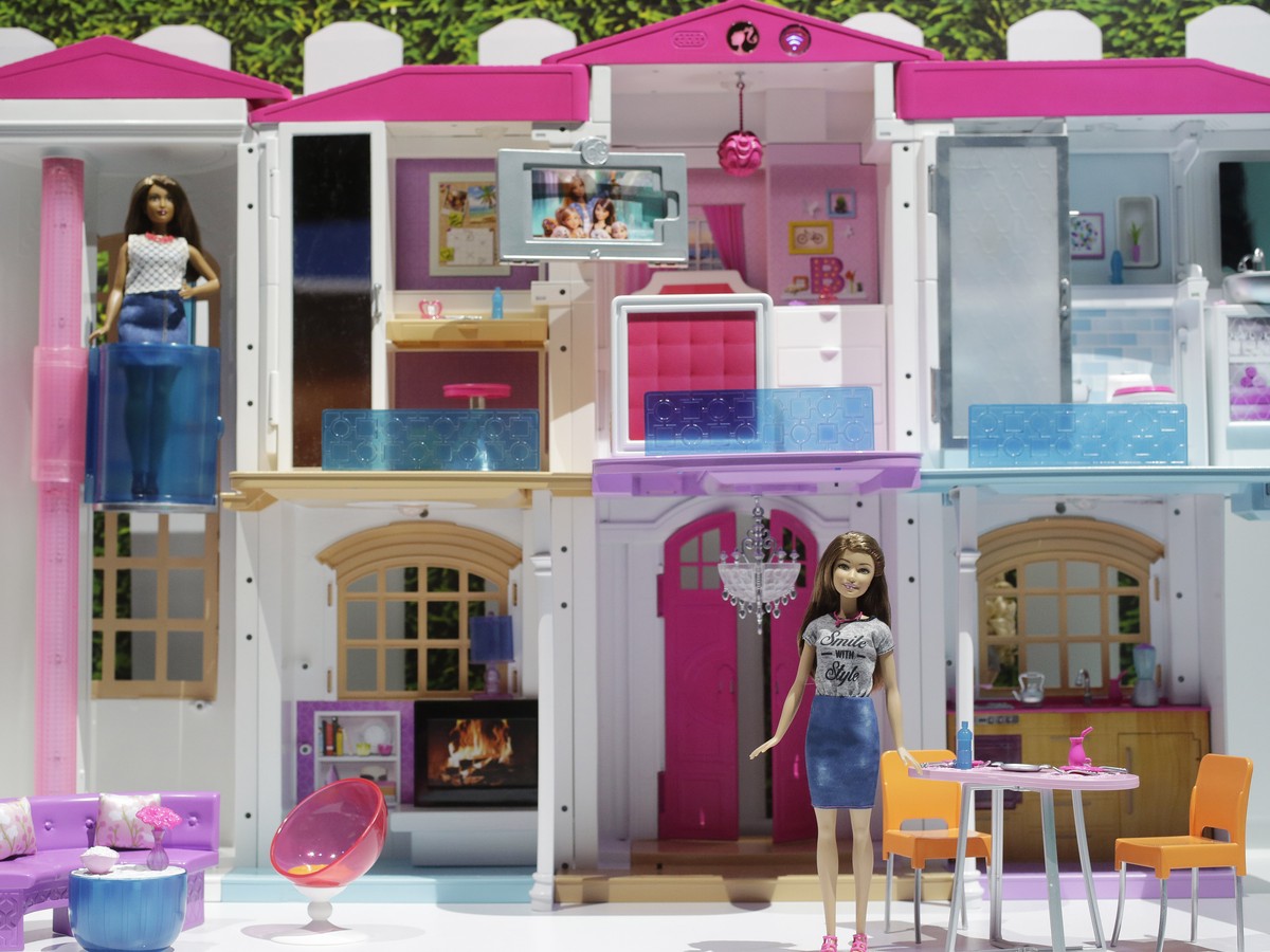 Mattel's Barbie Dream House Is Now a Wifi-Enabled Smart Home - The ...