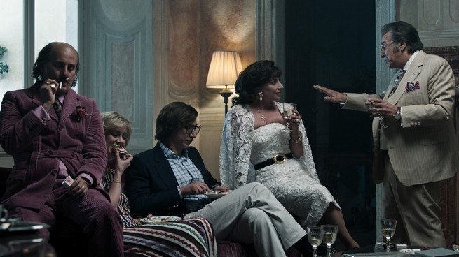 a still of the family in "House of Gucci"