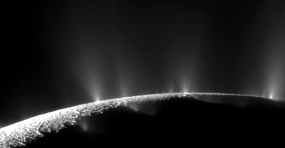 Księżyc Saturna, Enceladus, ma nadający się do zamieszkania ocean