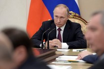 Russian President Vladimir Putin chairs a meeting with members of the government at the Kremlin in Moscow, Russia, September 19, 2016.
