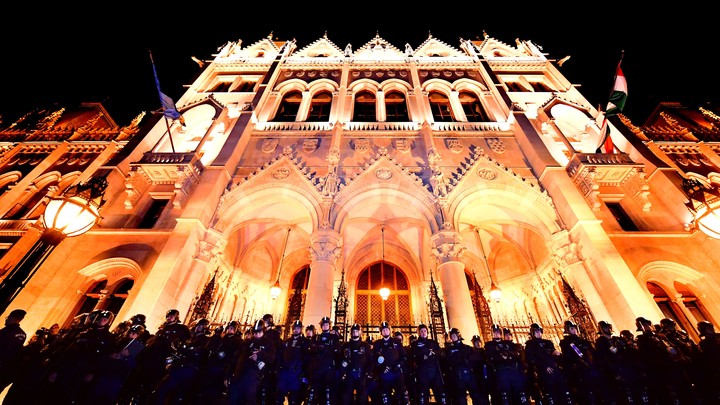 Members of riot police stand guard in front of the parliament building in Budapest on April 12, 2017, during an anti-government demonstration against Hungarian Prime Minister Viktor Orban and his policy.