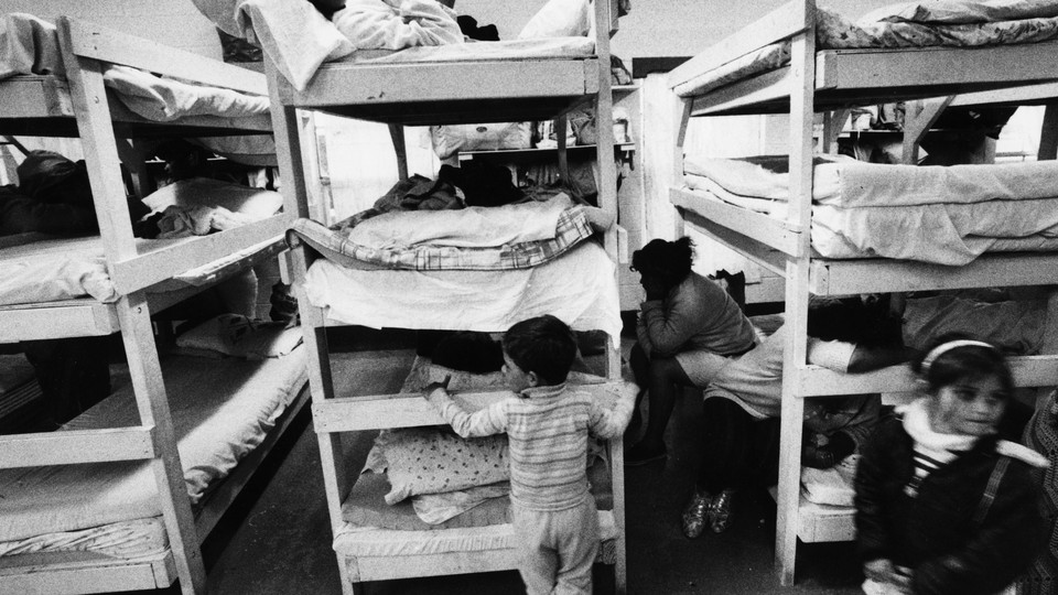 Refugees sleeping in bunk beds in Brownsville, Texas, in March 1989