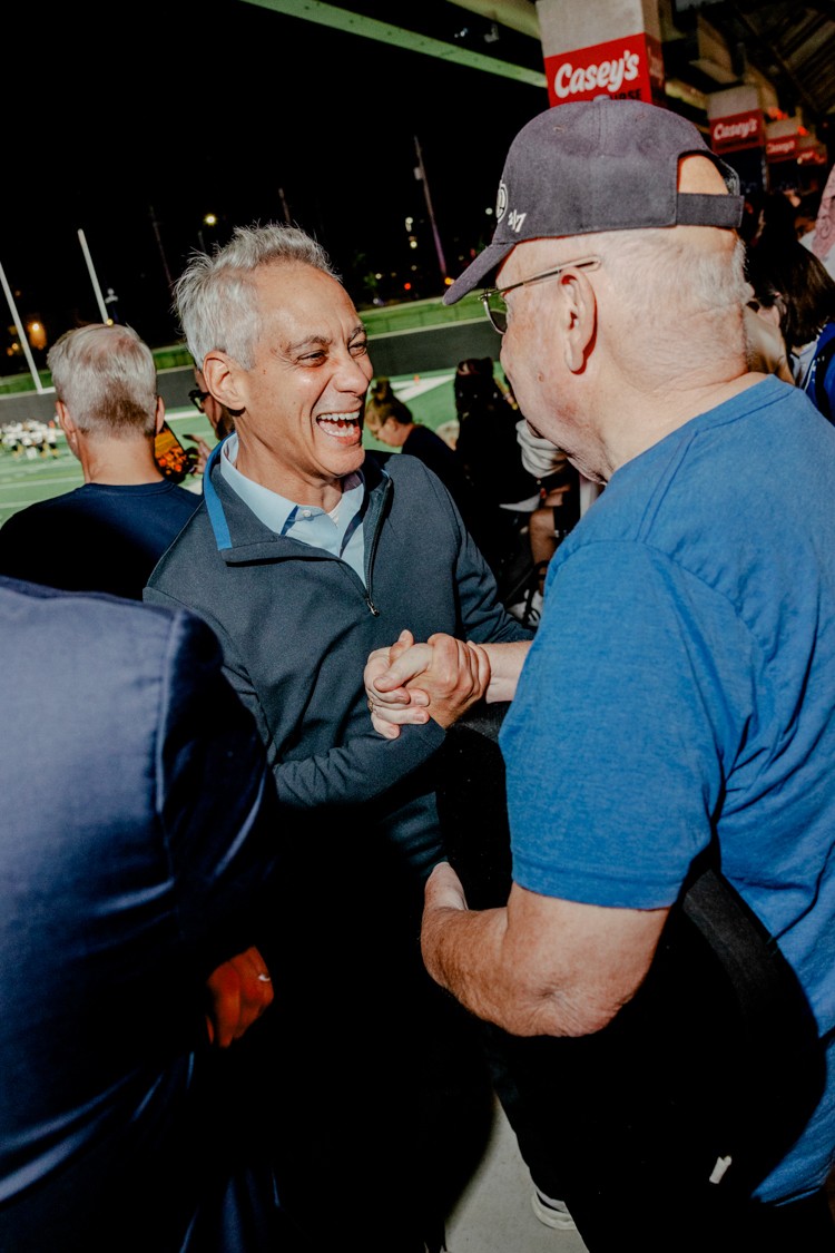 رحم امانوئل در بازی برگشت در دبیرستان روزولت در د موین، آیووا، در ۲۶ سپتامبر.