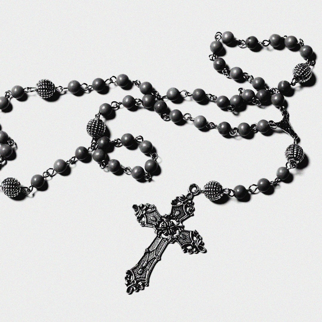 how to draw a cross with a rosary