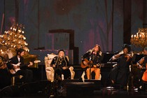 Joni Mitchell sings with a band