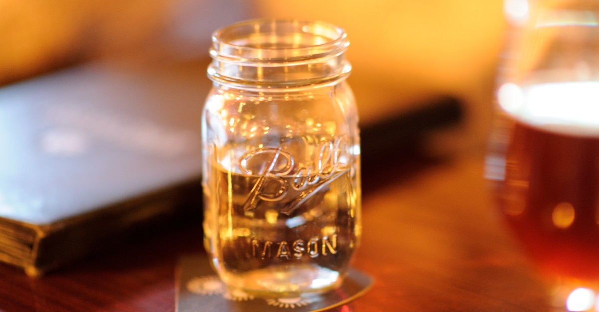 Why have Mason jars recently become so popular as a glass to drink