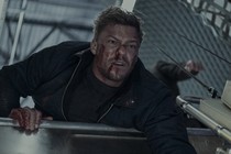 A still of Jack Reacher, his face bloodied