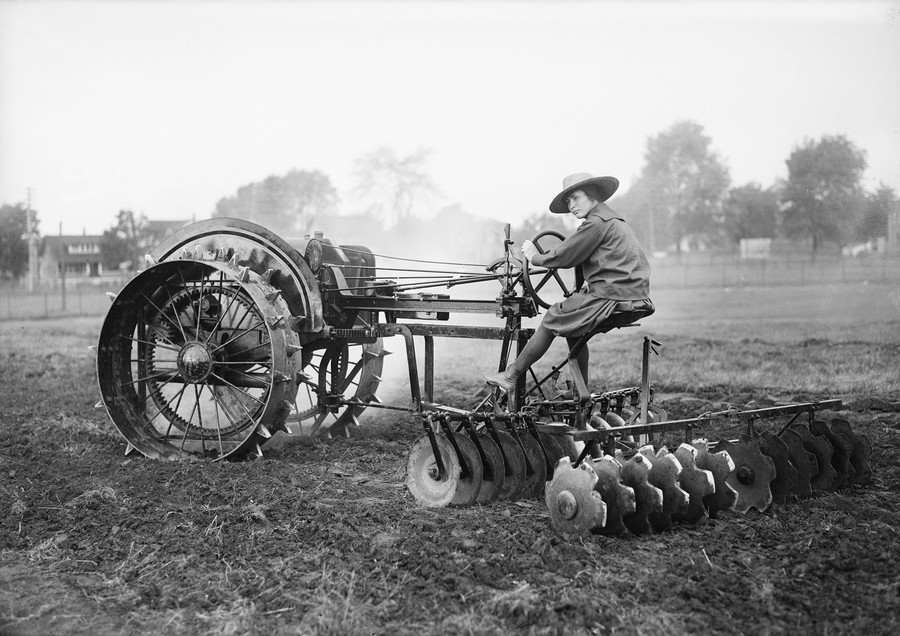 Women At Work in 1917 - The Atlantic