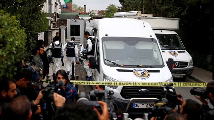 Turkish forensic officials arrive to the residence of Saudi Arabia's Consul General Mohammad al-Otaibi on October 17, 2018