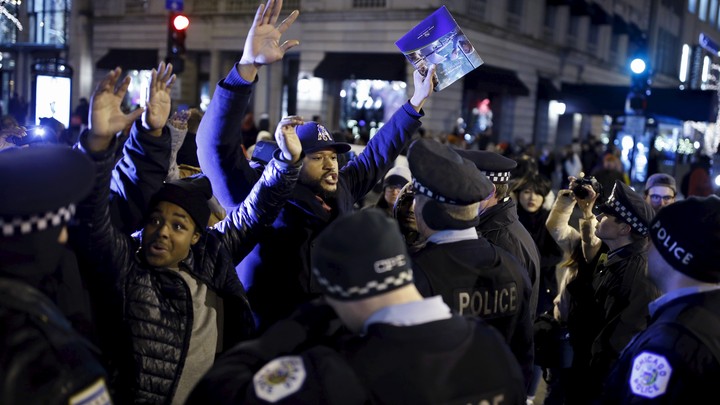 Protestors in Chicago demonstrate against the killing of Laquan McDonald.
