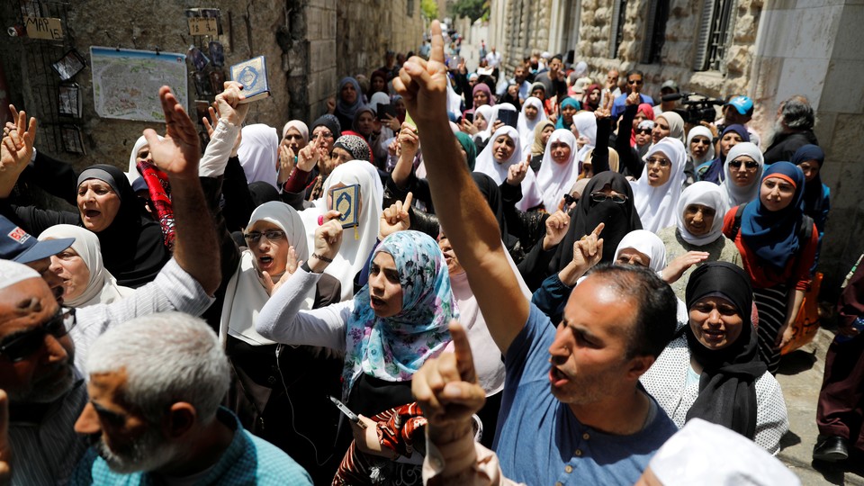 Palestinians protest new Israeli security measures at the Aqsa mosque in Jerusalem on July 20, 2017. 