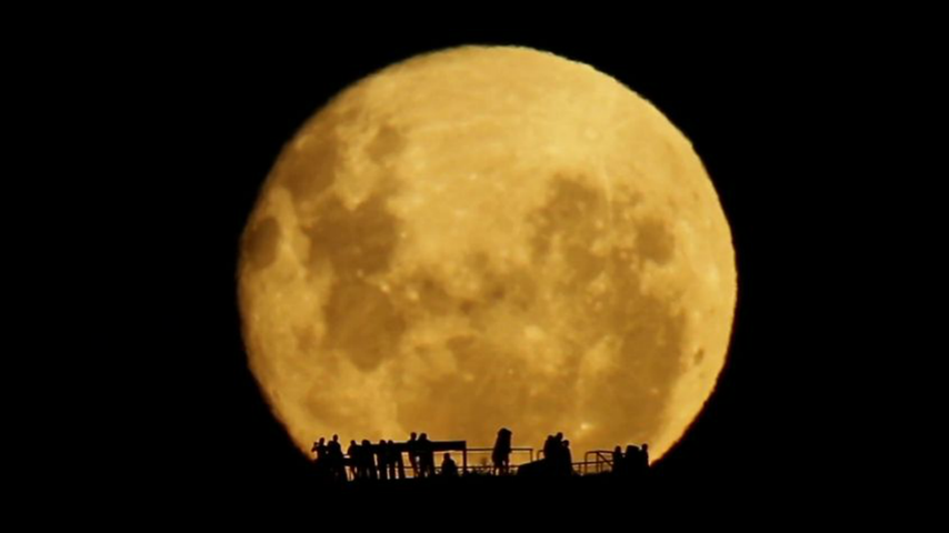 Moonrise In Real Time The Atlantic Here is a schedule of when each full moon will occur in 2021, various nicknames for each moon, and fun facts about moon phases and lunar eclipses. moonrise in real time