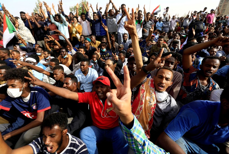 Photos: Sudan Protests Lead to the Removal of President Omar al-Bashir ...