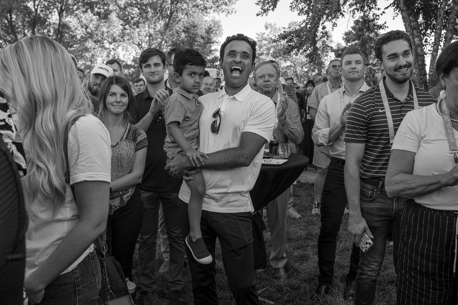 Picture of Vivek Ramaswamy with his son, Karthik, before speaking at a house party and fundraiser for multiple candidates hosted by Bruce Rastetter, the founder and CEO of Summit Agricultural Group.