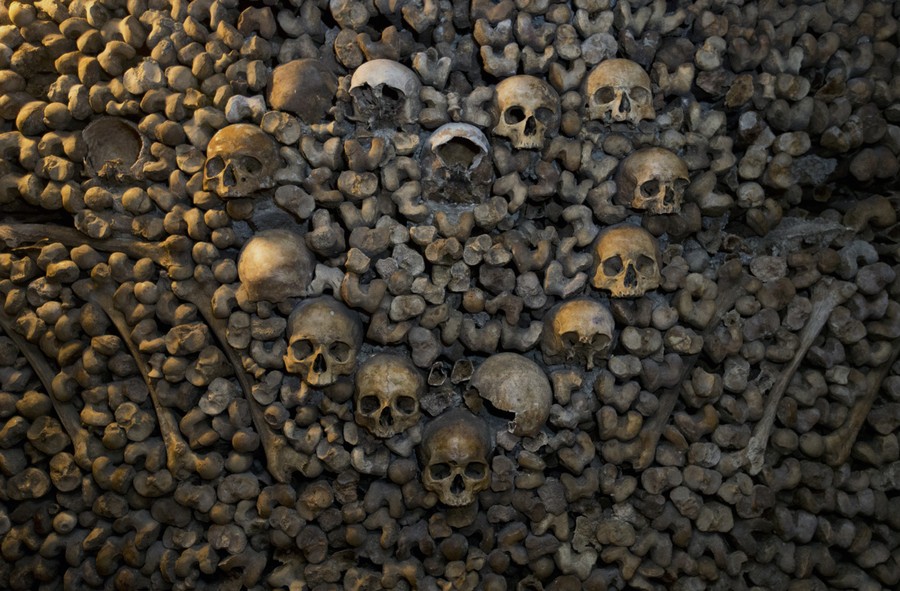 skull and bones tomb