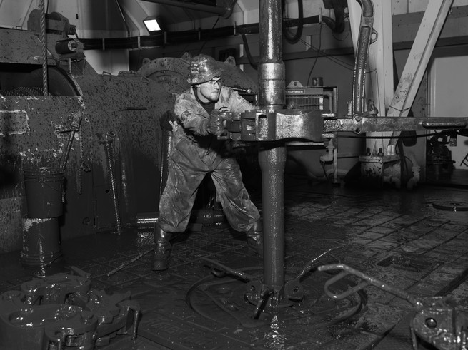 photo of oil rig crewmember working in North Dakota