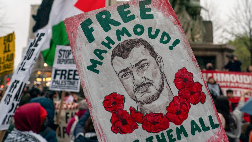 Poster that says "Free Mahmoud!"