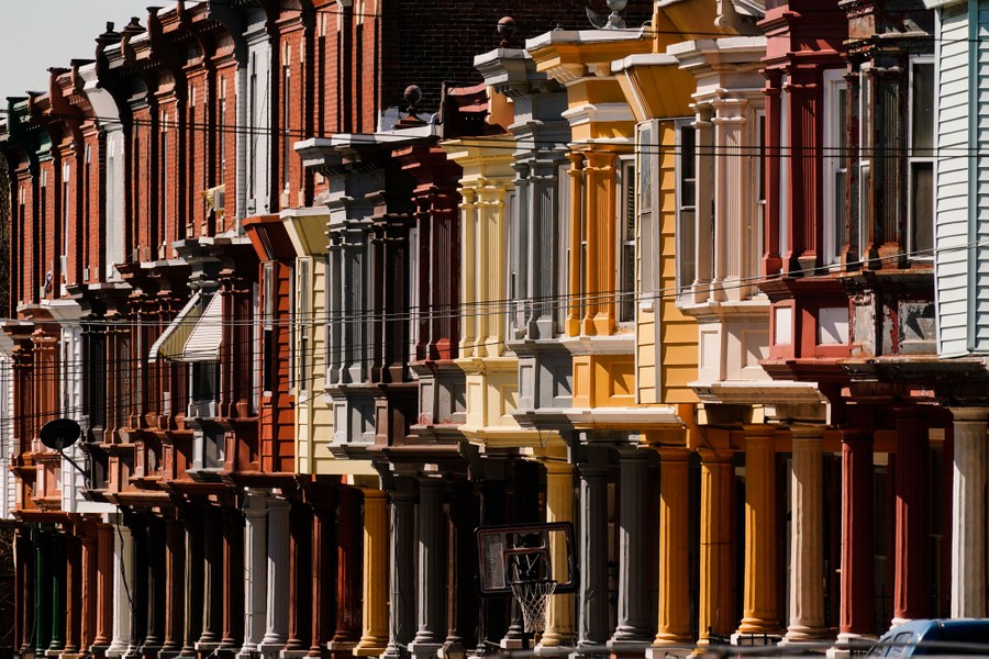 A line of rowhouse fronts in Philadelphia