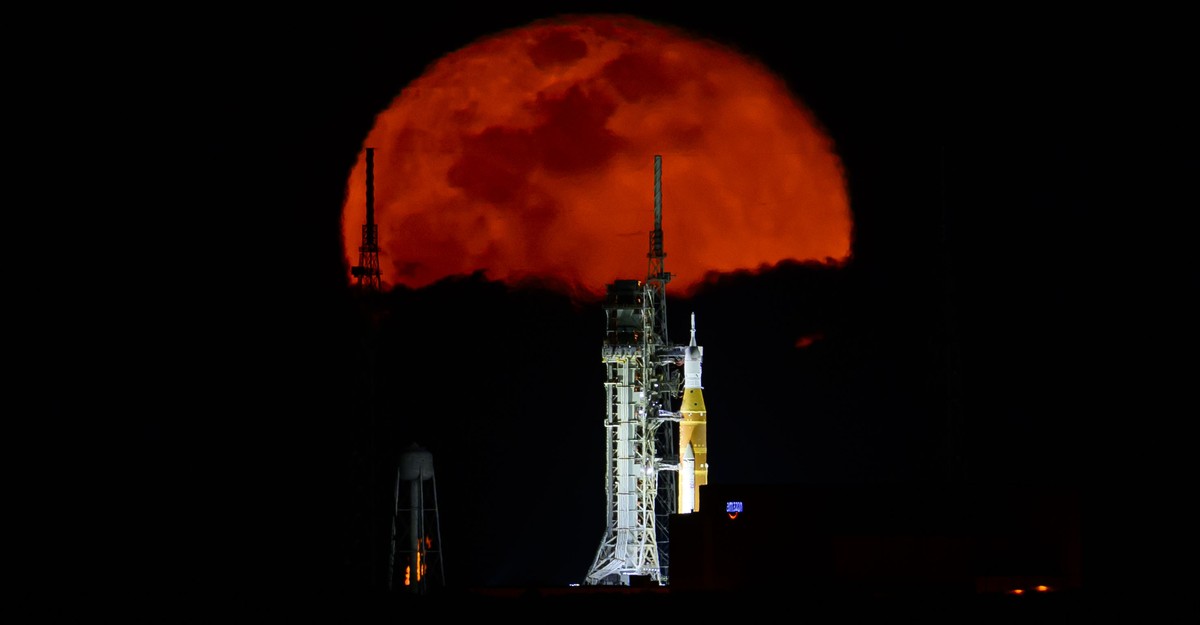 Photos: Counting Down to the Launch of Artemis II