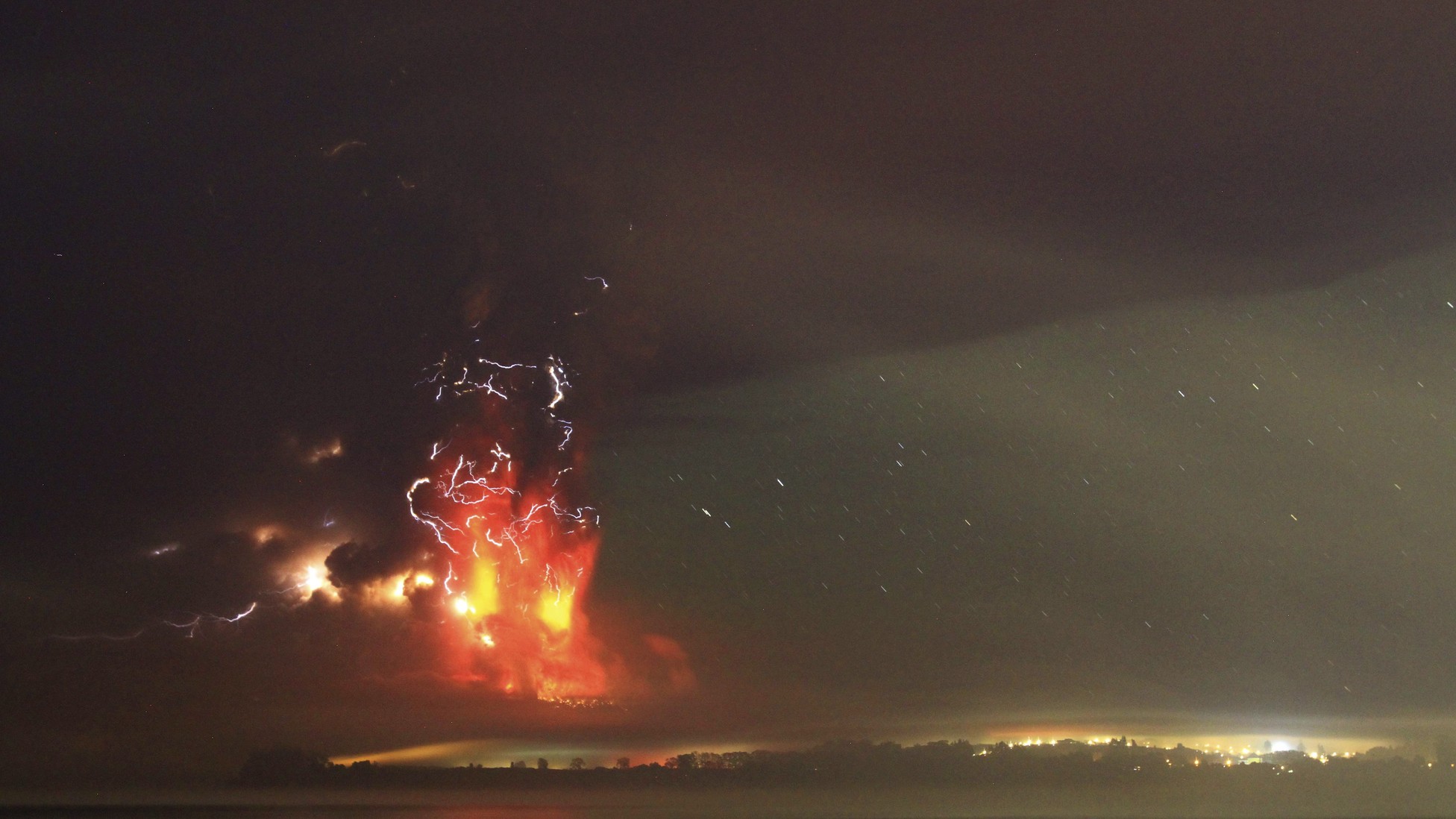 The Beautiful, Terrifying Eruption of Chile's Calbuco Volcano - The ...