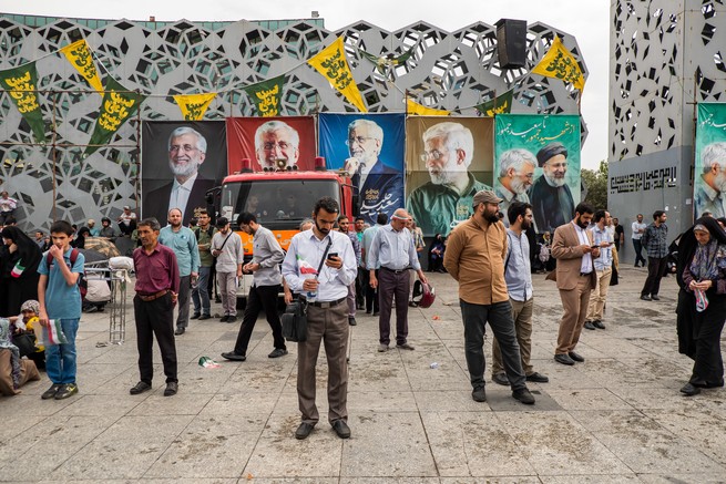 Supporters of Saeed Jalili at a campaign rally