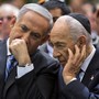 Benjamin Netanyahu talks with Shimon Peres in 2013.