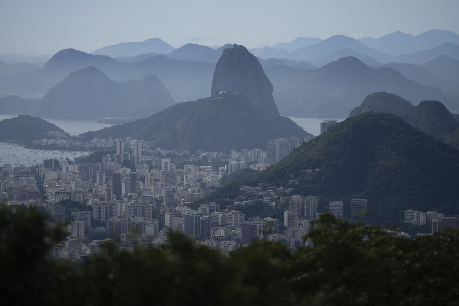 A view of a city with mountainous backdrop
