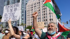 People march in support of Palestine