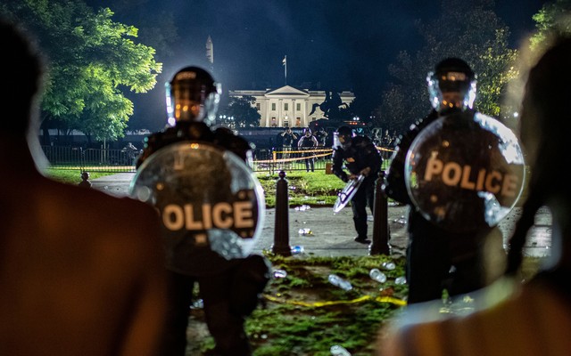 Demonstrators confront secret service police and Park police officers outside of the White House on May 30, 2020 in Washington DC, during a protest over the death of George Floyd, an unarmed black man, who died after a Minneapolis police officer kneeled on his neck for several minutes. - Demonstrations are being held across the US after George Floyd died in police custody on May 25.