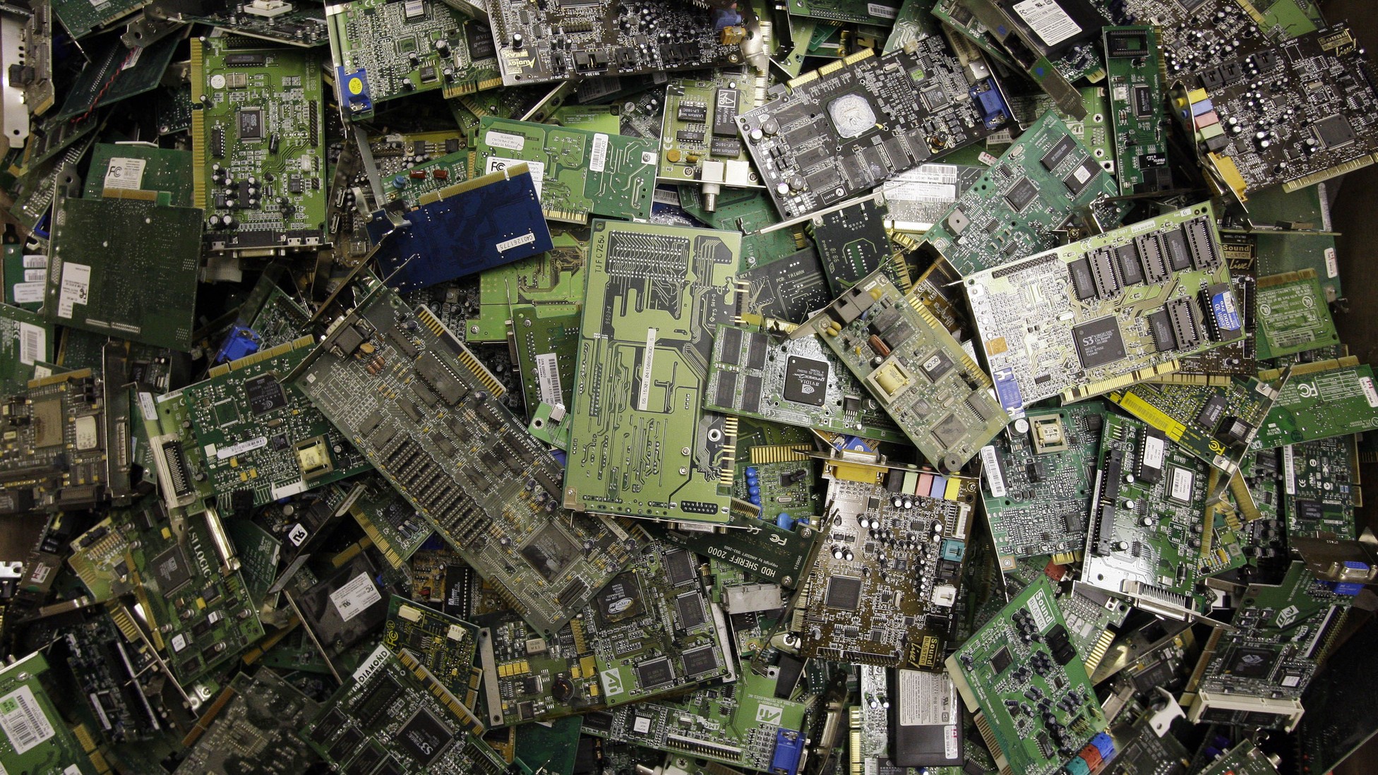 E-waste: The Gobal Cost Of Discarded Electronics - The Atlantic