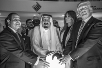 black-and-white photo of Egyptian president, king of Saudi Arabia, Melania Trump, and Donald Trump posing with hands on illuminated globe