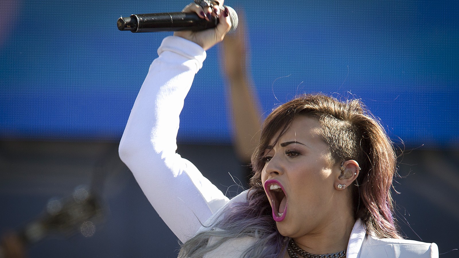 Demi Lovato Lesbian Sex - Demi Lovato's 'Cool for the Summer': The Next Great Gay Anthem? - The  Atlantic