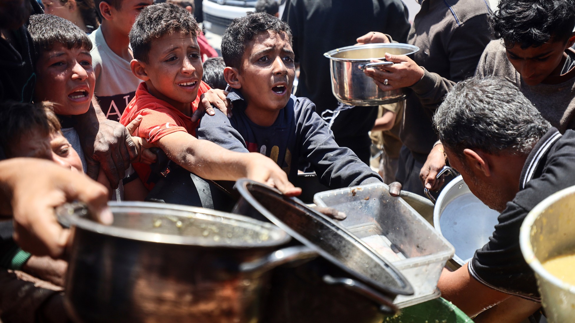 people in gaza starving