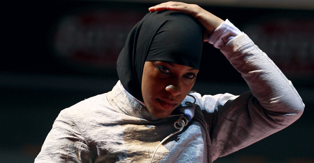 Игры мухаммед. Ибтихадж Мухаммад. Ibtihaj Muhammad 2016 Olympics.