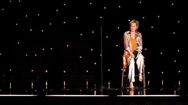 Jean Smart sitting onstage, in "Hacks"