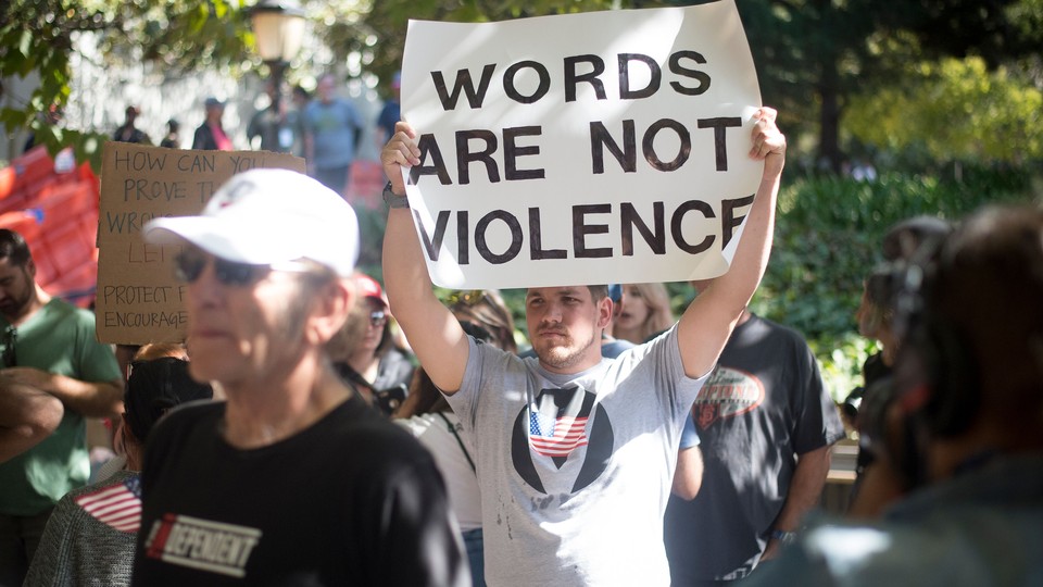 Counterprotesters waiting for Milo Yiannopoulos at UC Berkeley in 2017